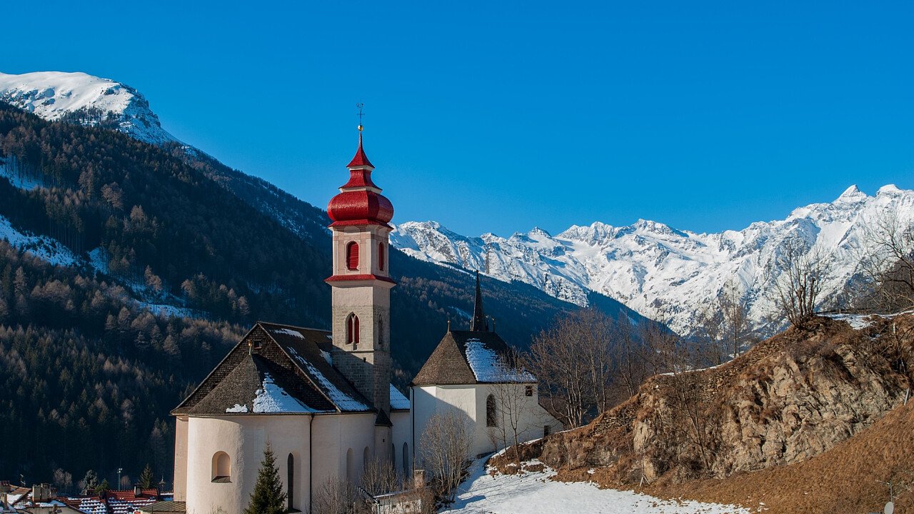 chiesa_montagne_colle_isarco_val_fleres_shutterstock