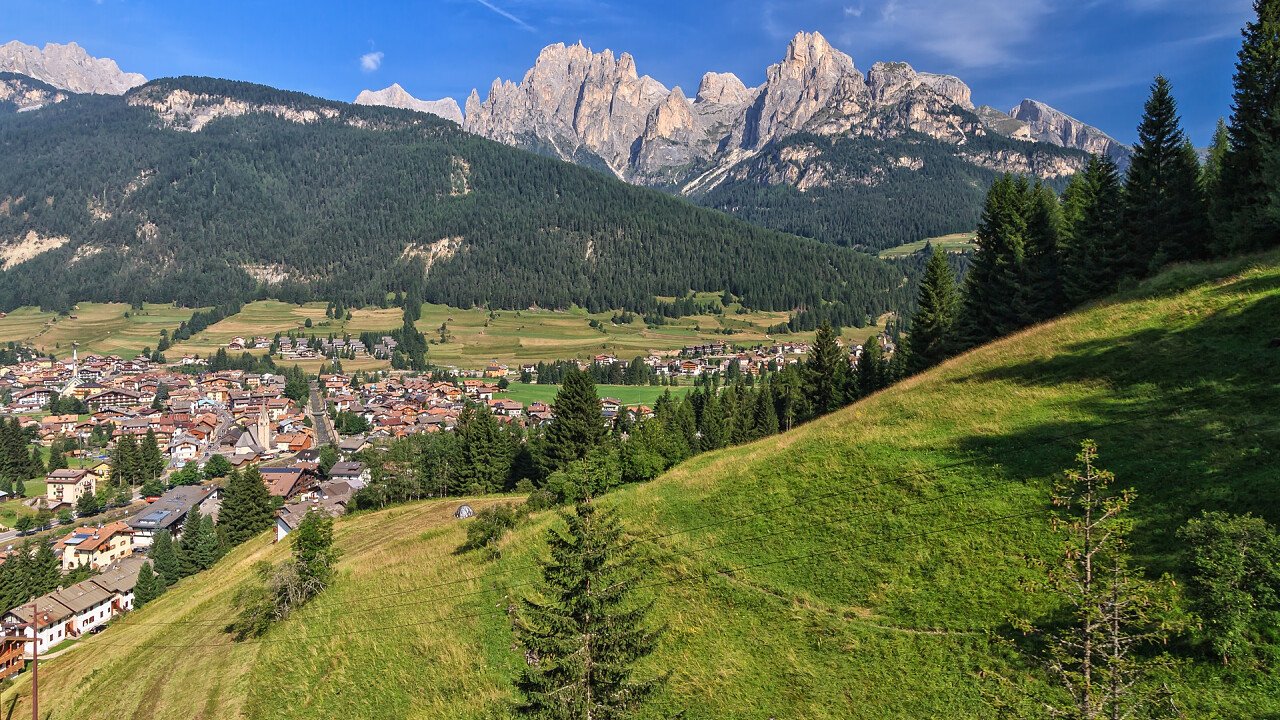 Panorama Pozza di Fassa in summer