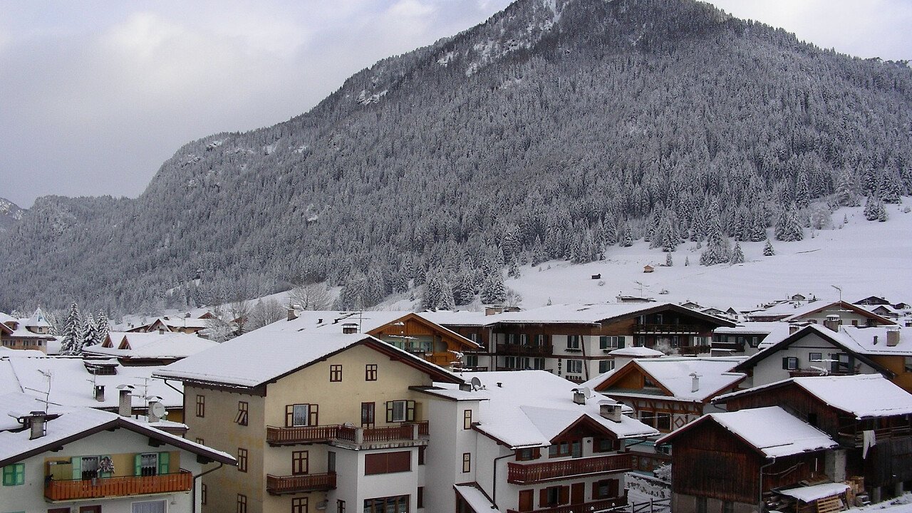 Pozza di Fassa in winter