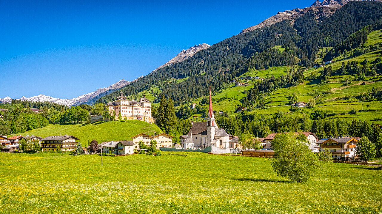 paese_racines_dreamstime_loren_image