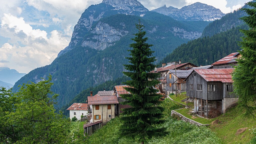 Cencenighe Agordino: vacanze tra escursioni e carbone