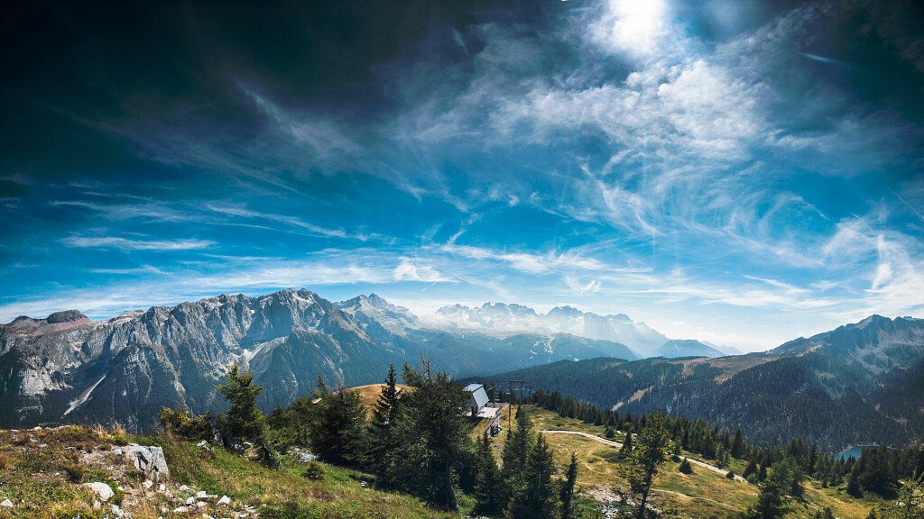 Mezzana-Marilleva: ski and hiking