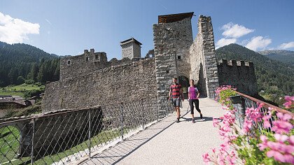 Paar im Ossana Schloss