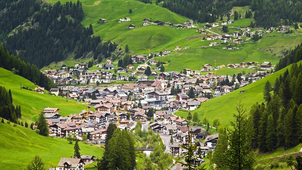 Vista panoramica di Ortisei in estate
