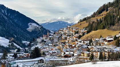 St Christina in Herbst mit Schnee