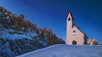 Wooden house surrounded by snow in Selva Val Gardena