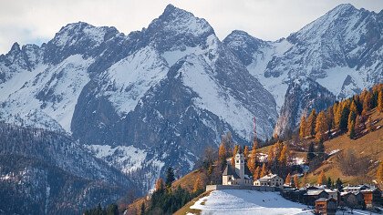 panorama_autumn_in_colle_santa_lucia_dreamstime_fesus_robert