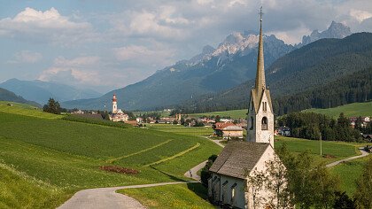 Kirche von Niederdorf im Winter