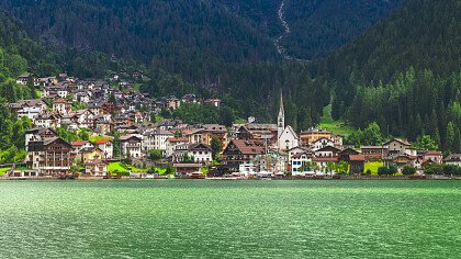 lago_di_alleghe_ghiacciato_dreamstime_ihor_serdyukopv