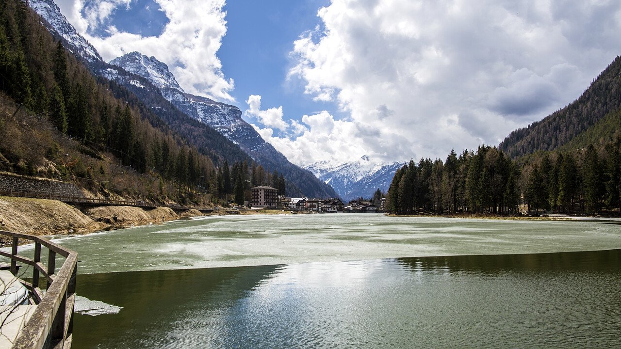 winter_see_alleghe_ghiacciato_dreamstime_ihor_serdyukopv