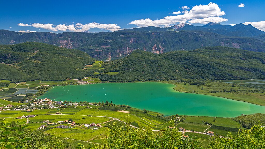 Caldaro: relax e sport al lago e escursioni tra i vigneti