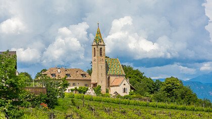 Sonnenuntergang über den Weinbergen a Kaltern an der Weinstraße