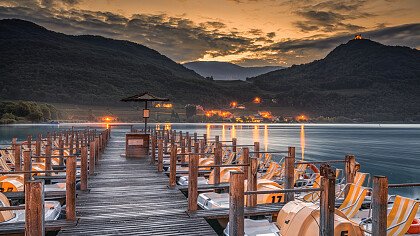 Sonnenuntergang über den Weinbergen a Kaltern an der Weinstraße