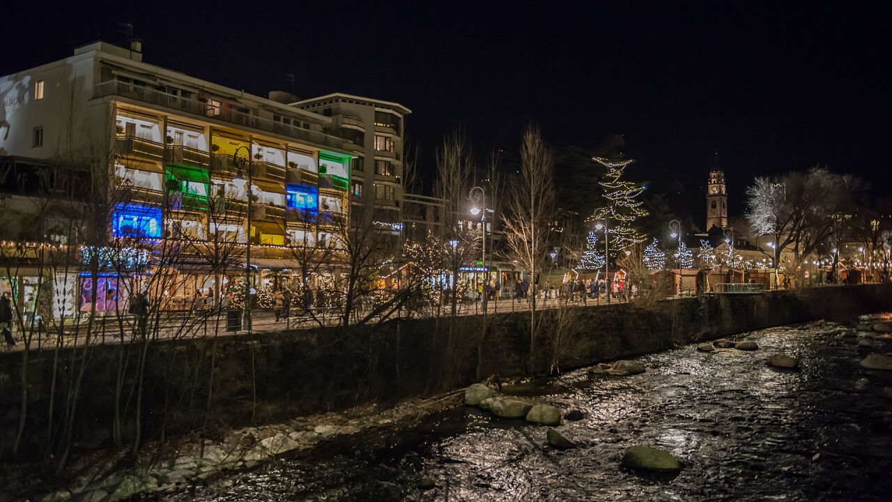 Merano di sera in inverno