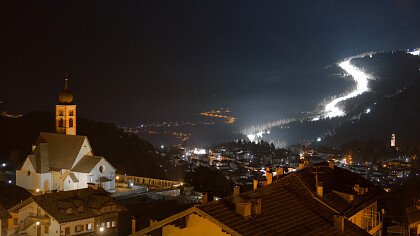 illuminated_ski_slope_at_night_carano_municipality_daiano_dreamstime_gianluna_piccin