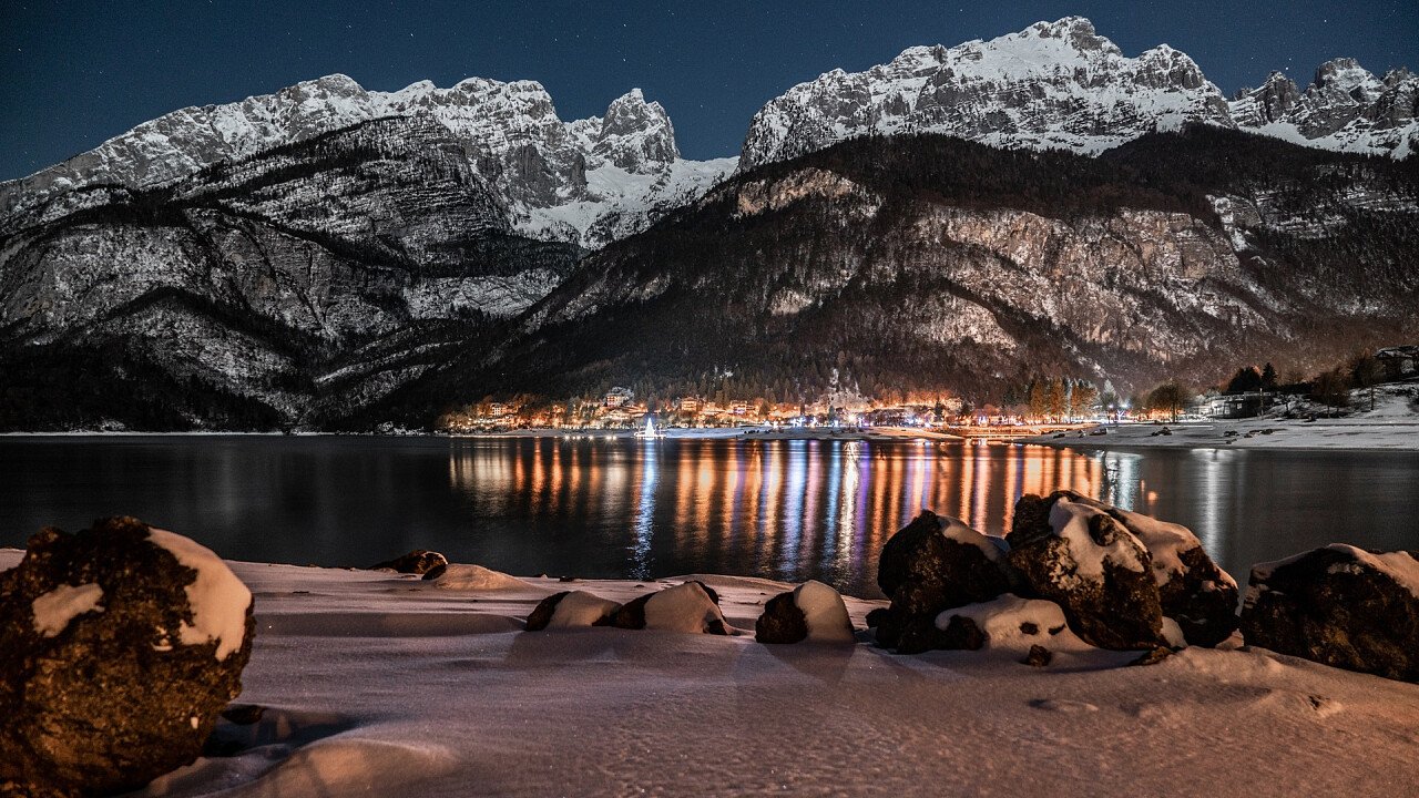 inverno_notte_molveno_shutterstock