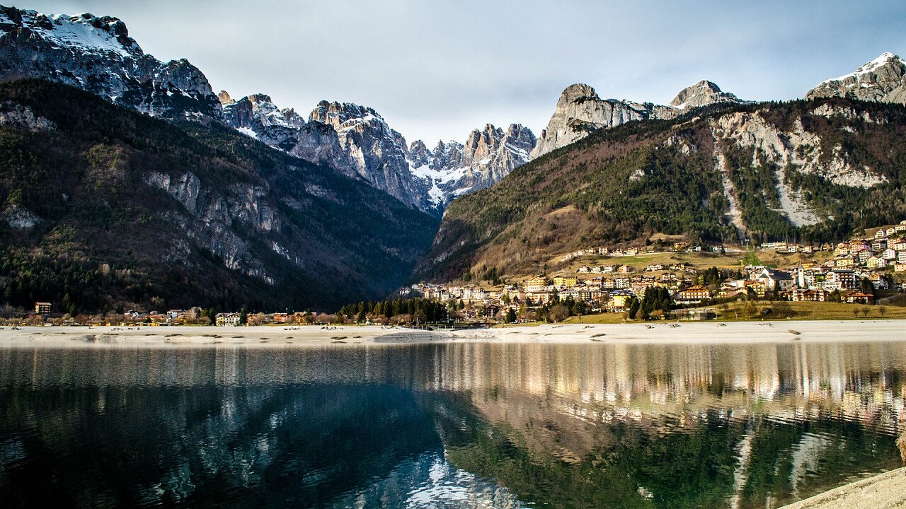 autunno_molveno_dreamstime_cathjohns