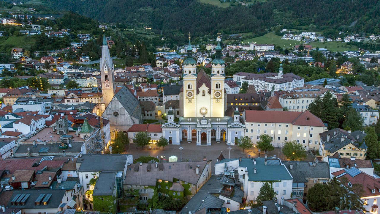 veduta_dall_alto_centro_storico_bressanone_shutterstock