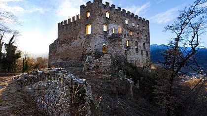 fortezza_storica_castello_egna_shutterstock