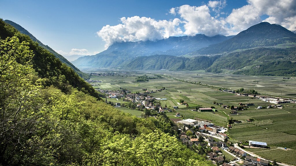 Merano e dintorni. Cosa fare: terme, mercatini, escursioni, sci ed eventi