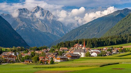 inverno_chiesa_rasun_anterselva_dreamstime_emanuele_leoni