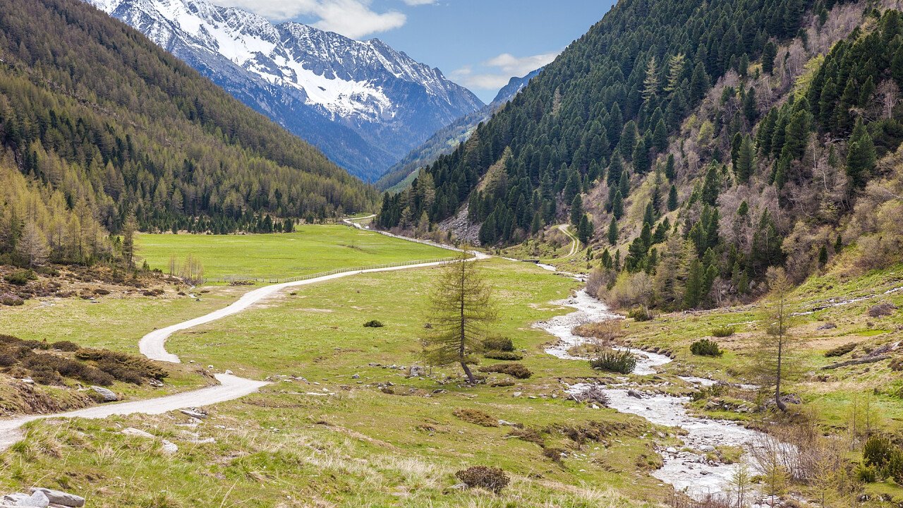 sentieri_riva_di_tures_dreamstime_christian_mueringer