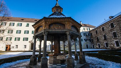 inverno_interno_chiosttro_abbazia_novacella_varna_shutterstock