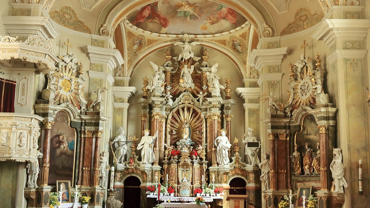 Interno chiesa di Maranza
