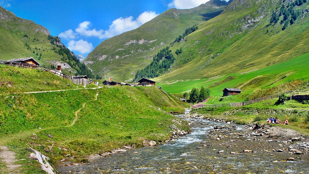 Walking or skiing in Rio di Pusteria