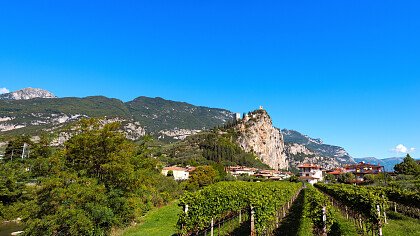 Vie del centro di Arco in inverno