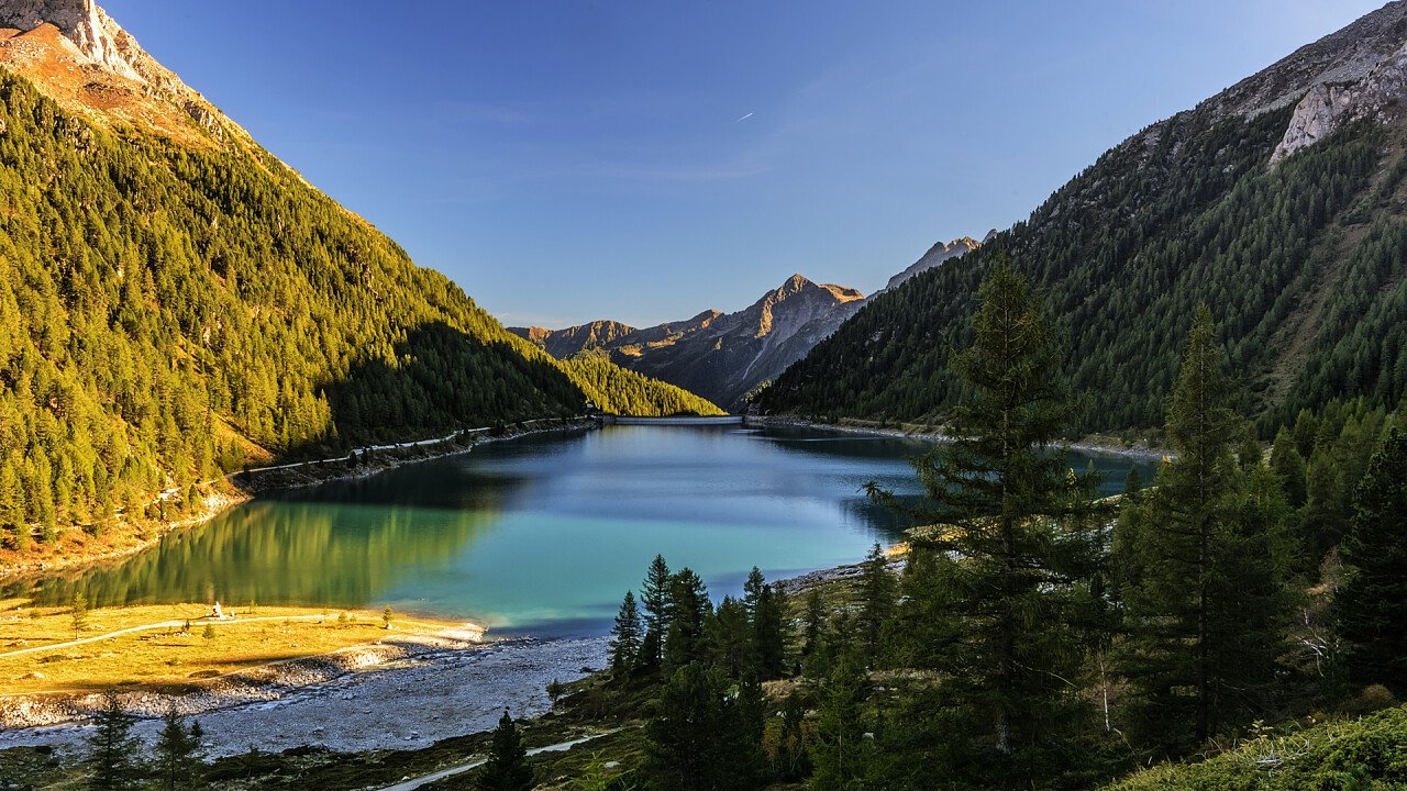 lago_lappago_selva_dei_molini_iStock