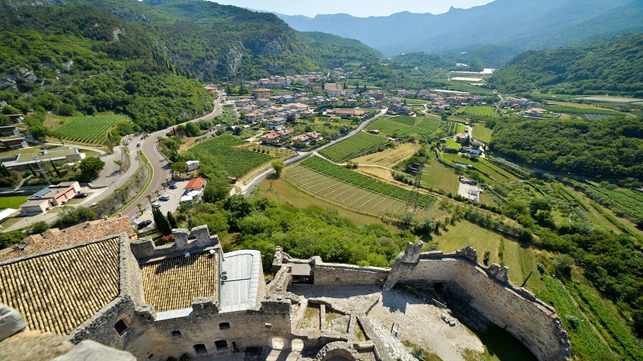 Vista di Drena da Castel Drena