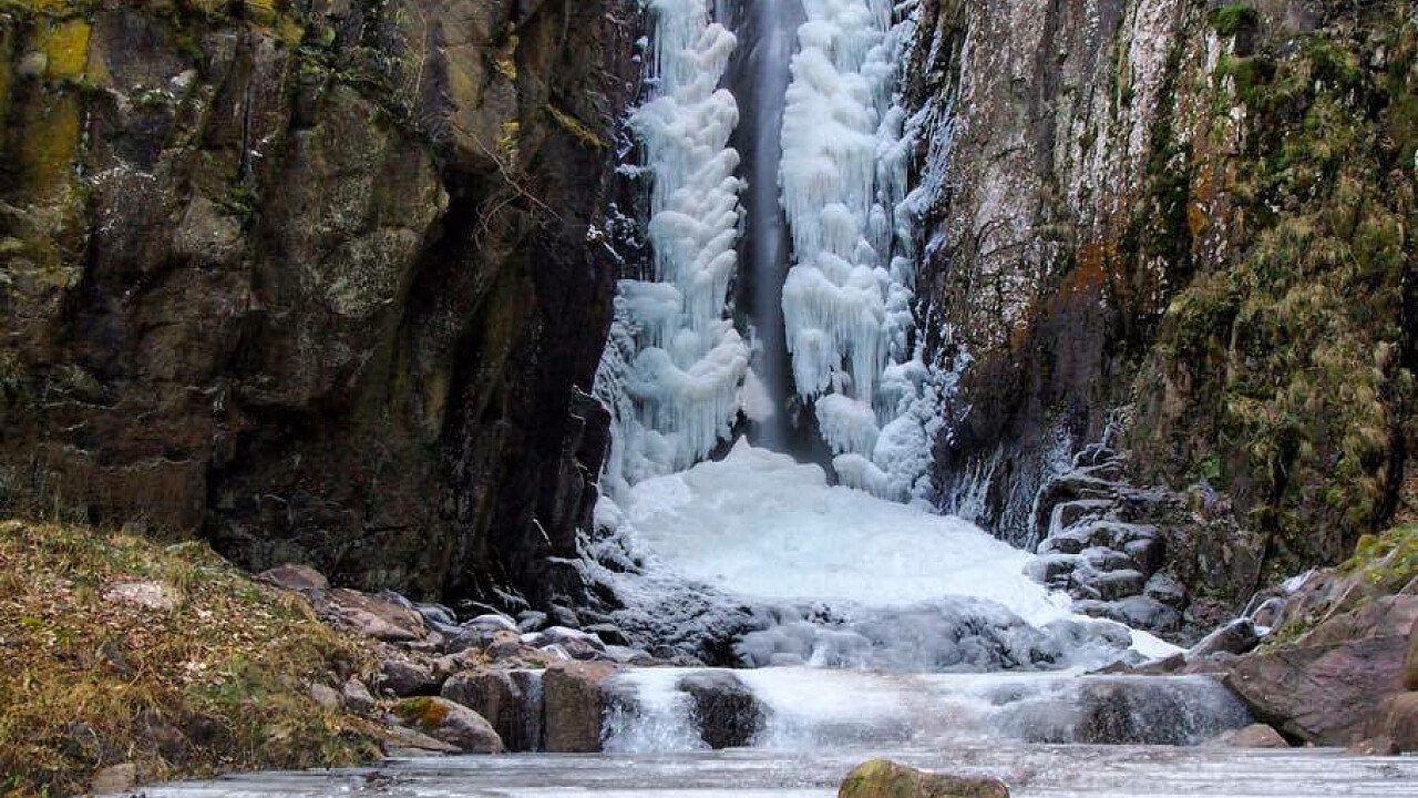 cascata_del_lupo_ghiaccio_bedollo_andreas_tamanini