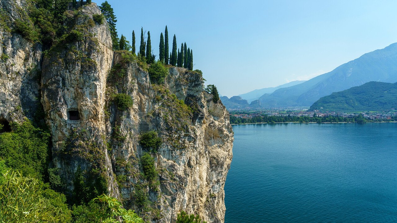 Montagna sul lago di Ledro