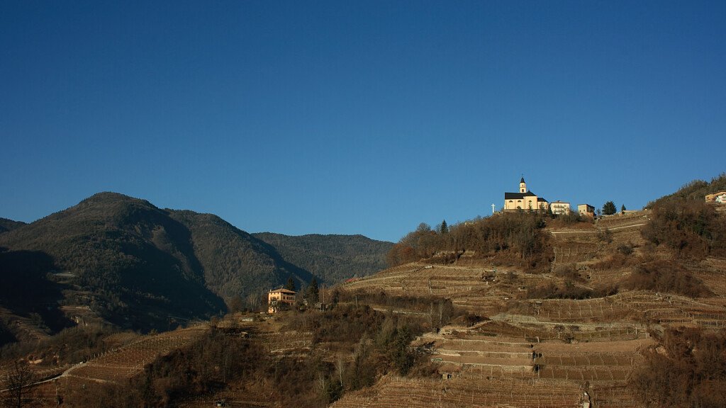 Segonzano: vacanze tra piramidi, castelli e santuario