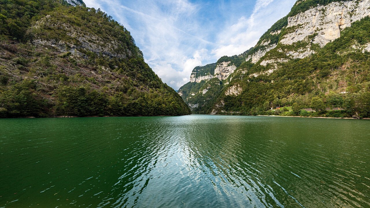 lago_schener_a_fiera_di_primiero_dreamstime_alberto_masnovo