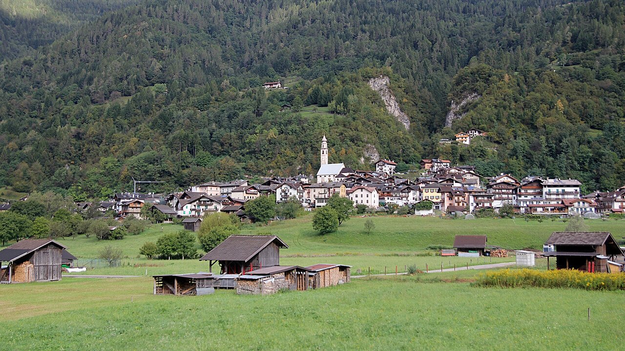 paese_mezzano_dreamstime_danilo_mongiello