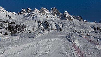 inverno_impianti_pista_passo_san_pellegrino_dreamstime_moreno_soppelsa