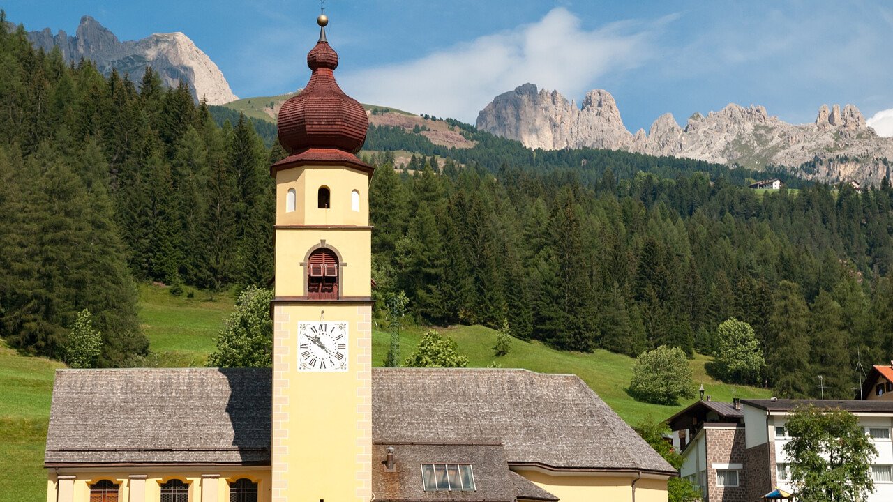 chiesa_soraga_dreamstime_salparadis