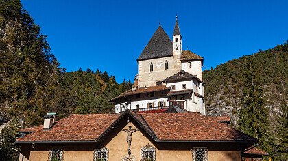 details_sanctuary_san_romedio_sanzeno_dreamstime_dcupini