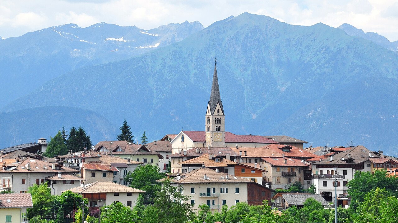 dorf_smarano_dreamstime_arseniy_rogov