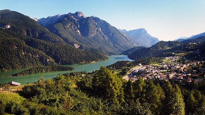 Lago vciino Domegge di Cadore