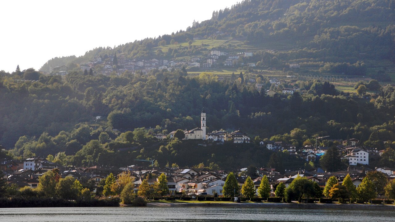 calceranica_al_lago_dreamstime_tonybryan