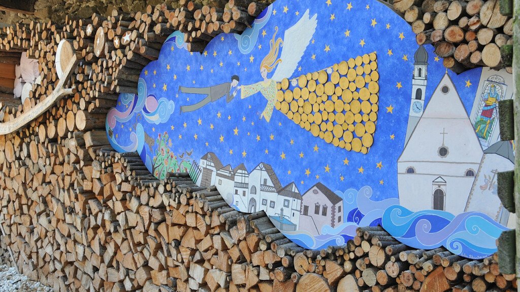 Mezzano: good food and romantic holiday in one of the most beautiful hamlets of Italy