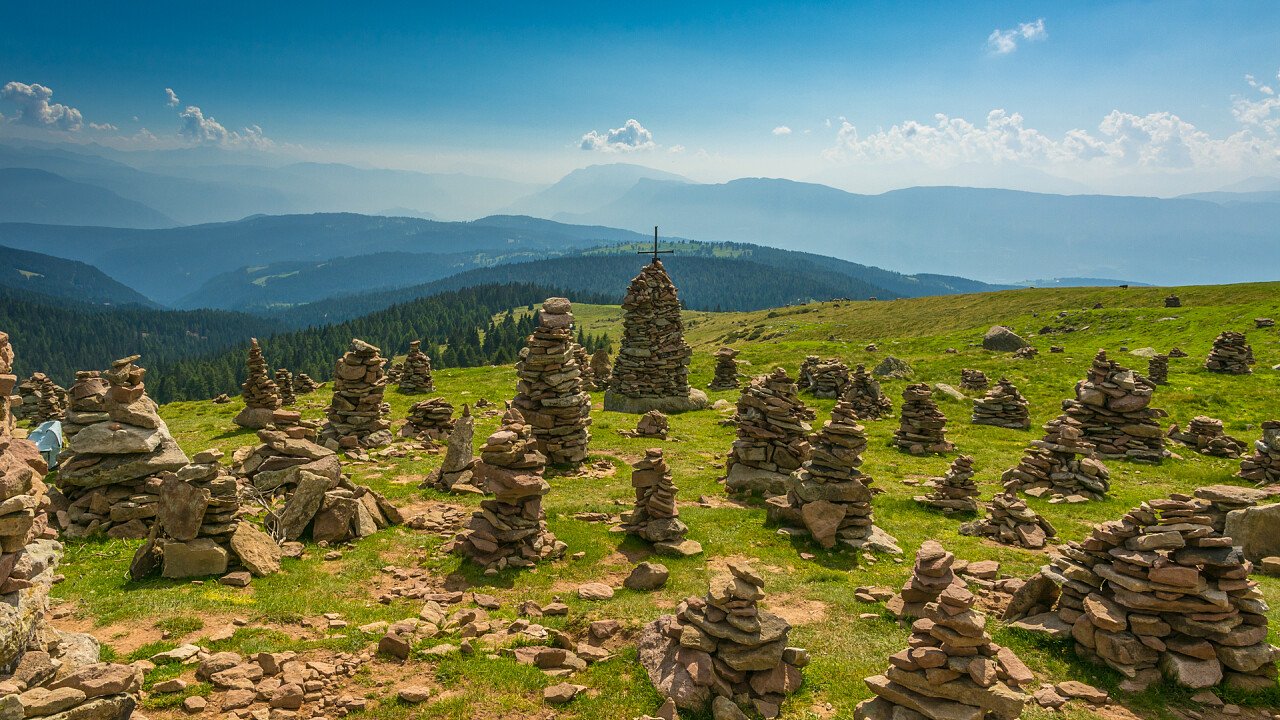 piramidi_sassi_val_sarentino_shutterstock