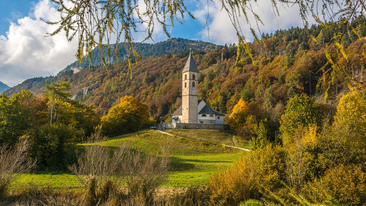 favogna_di_sopra_frazione_meltina_dreamstime_loren_image