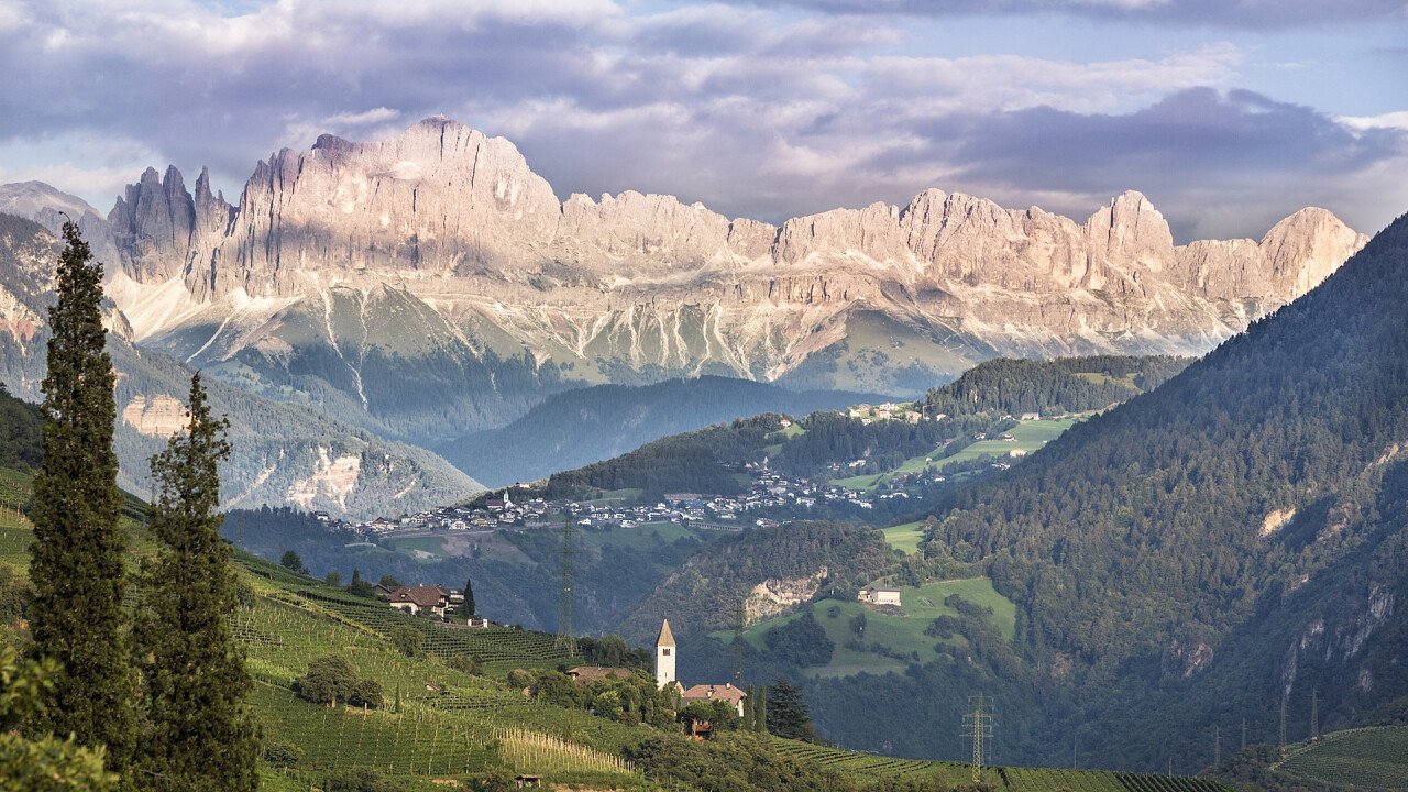 panorama_dolomiti_da_collepietra_san_valentino_dreamstime_andreas_prott