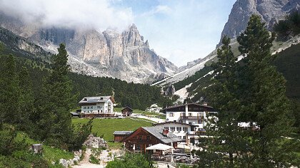 inverno_impianti_pista_passo_san_pellegrino_dreamstime_moreno_soppelsa