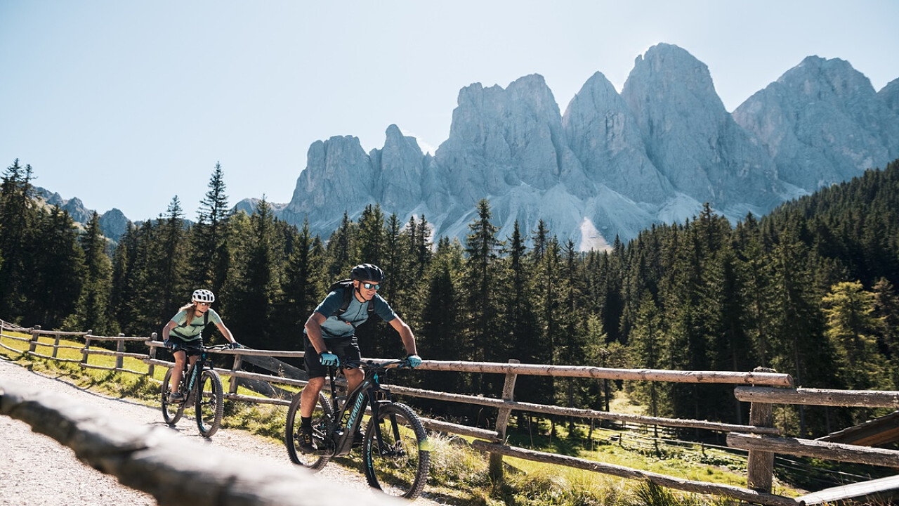 Tour in bici in Val di Funes