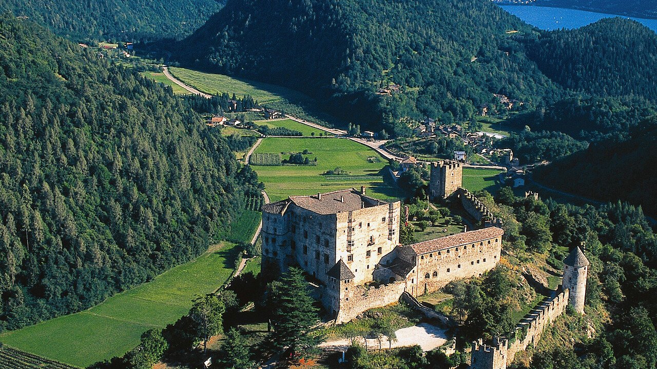 Il Castello di Pergine dall'alto - Valsugana in Trentino